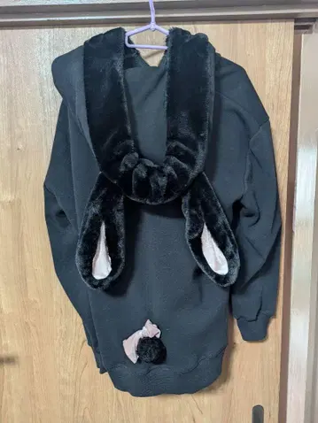 토끼 귀가 달린 후드티 시크릿허니 귀여운