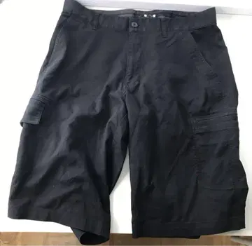언더아머 블랙 카고 숏 팬츠 85