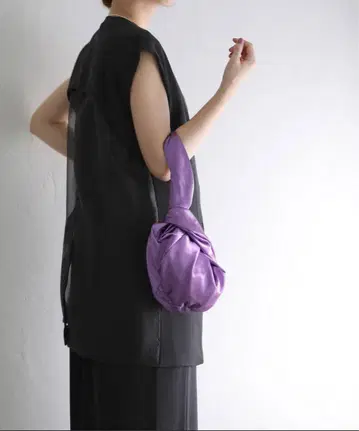 La TOTALITE coron form bag 퍼플