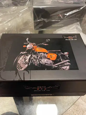 MINICHAMPS 혼다 CB 750 1/12