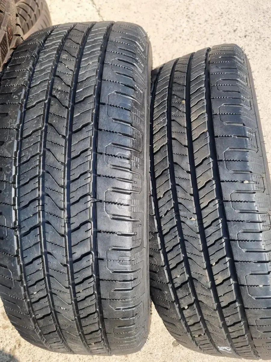 Used 2456018 tires for Veracruz Palisade