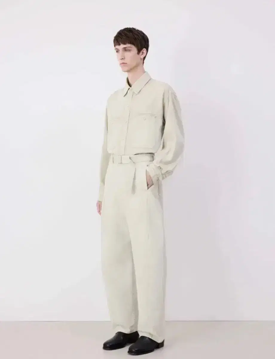 르메르 L 벨티드 트위스티드 팬츠 클레이화이트