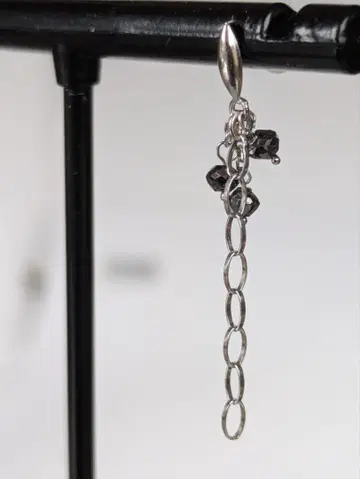 K14WG 블랙 다이아 귀걸이 0.4 캐럿