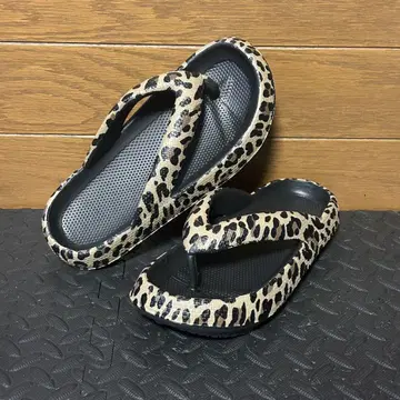 새상품 통굽 레오파드 무늬 비치 샌들 26cm 착용감 뛰어난 비치샌들