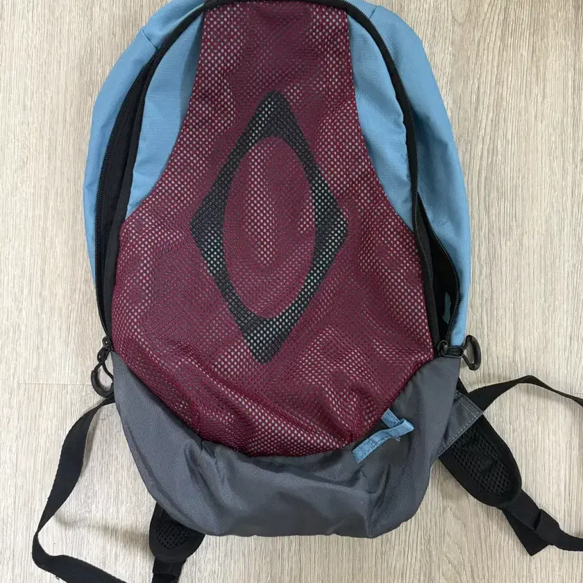 【MISCHIEF】RHOMBUS MESH BACKPACK BURGUNDY/BLUE MISCHIEF | 미스치프 Mischief Rhombus Mesh Backpack Burgundy