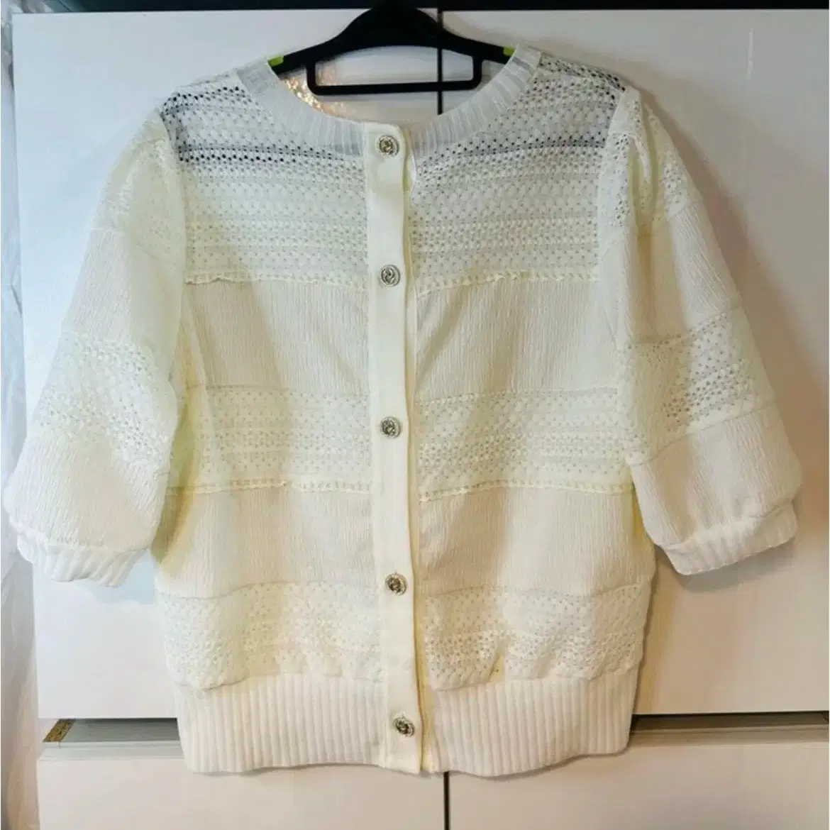시눈 Sinoon Off-Shoulder Pintuck Blouse 시눈 Sinoon Off-Shoulder Pintuck Blouse