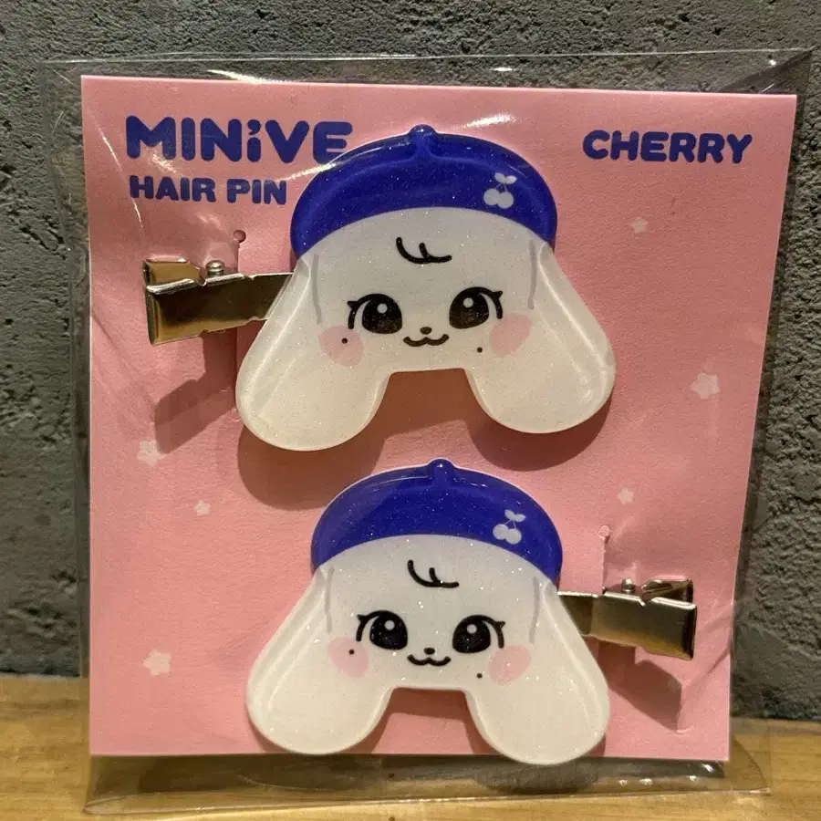 IVE | 아이브 Ive pop up minive hair pin wts at cost on