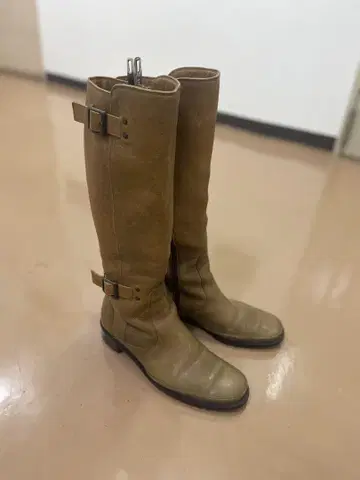 베이지 가죽 롱 부츠