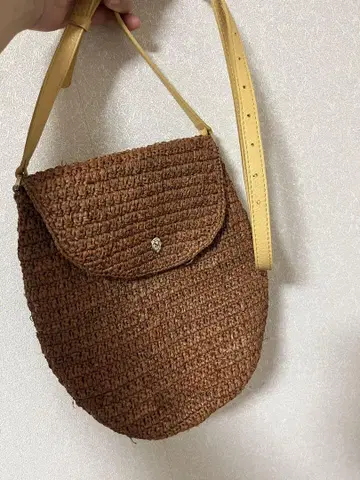 헬렌 카민스키 숄더