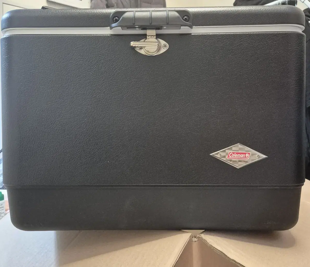 Coleman 54QT (51L) Steel Belt Cooler Black New (Coleman Ice Box)
