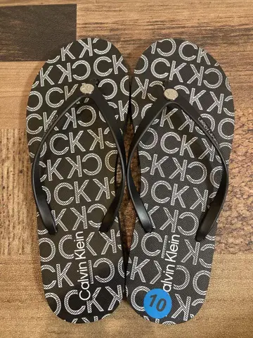 새상품 캘빈클라인 비치 샌들 블랙 화이트 메탈 로고 26-26.5cm