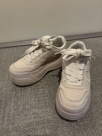 자라 통굽 스니커즈 23cm