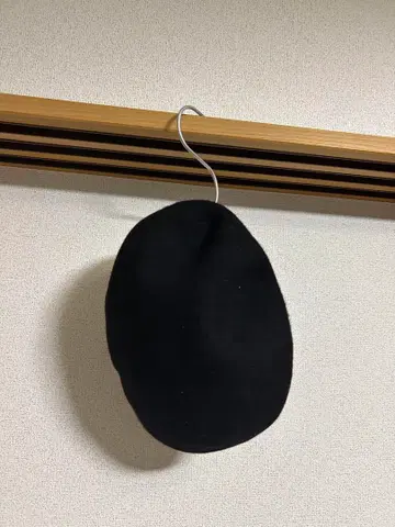 COMESANDGOES 블랙 베레모 L