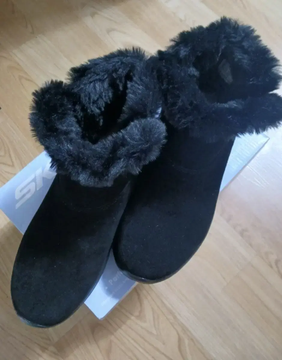 Skechers winter boots 240