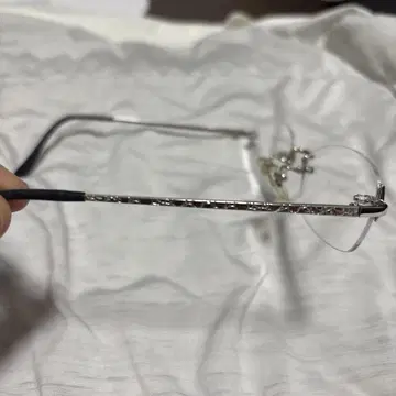 크로커다일 패턴 무테 안경