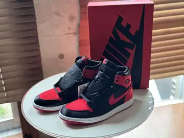 Air Jordan 1 Retro High OG Satin Bred