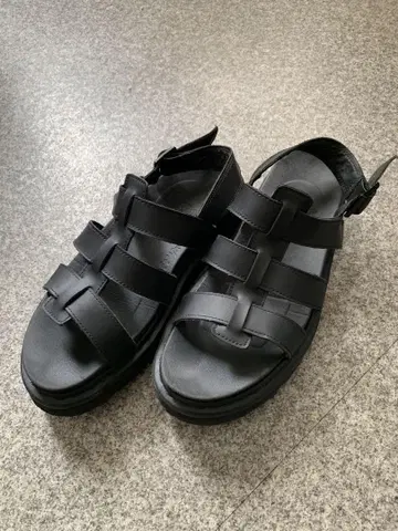 닥터마틴 Dr.Martens yelena 예레나 구르카 샌들