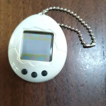 반다이 타마고치 화이트 1996년 제작