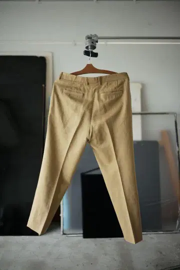 아페쎄 베이지 슬랙스 테이퍼드