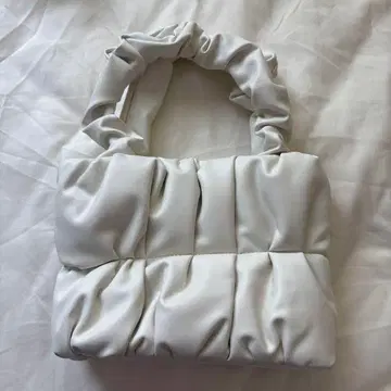 RE;CODE 리코드 화이트 개더 핸드백