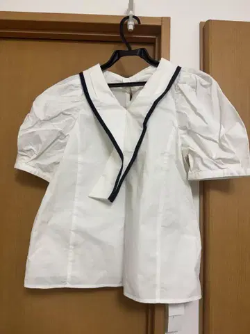 노엘라 새상품 택 포함 세일러 카라 화이트 셔츠