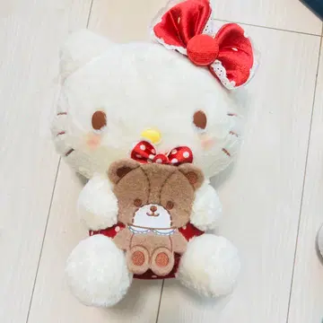 곰을 안고 있는 헬로키티 봉제 인형 30cm