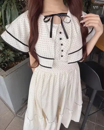 에블린 파이핑 케이프 원피스