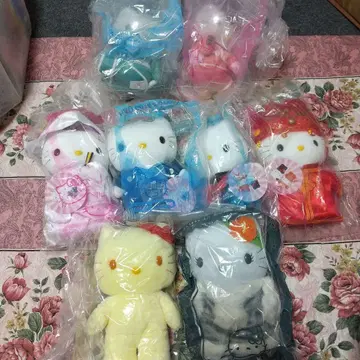 헬로키티 봉제 인형 8종.