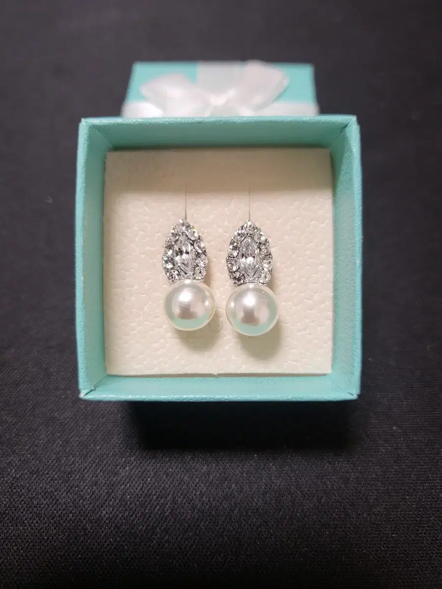 Pearl earrings (ear cuffs)