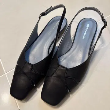 블랙 스퀘어토 슬링백 샌들