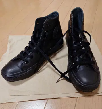 컨버스 블랙 가죽 하이컷 스니커즈 24.5cm 여성용