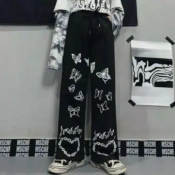 나비와 하트 자수 조거 팬츠