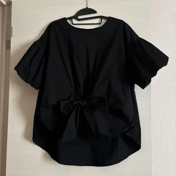 새상품급 토르네라 프라이오리티 소매 벌룬 리본 블라우스 블랙