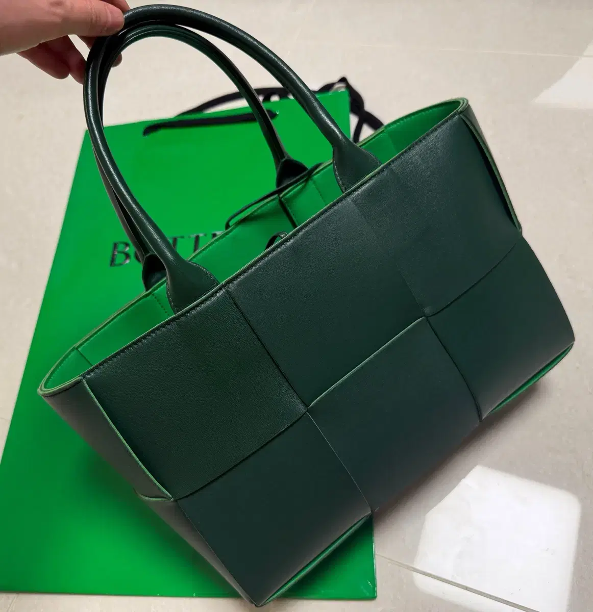 보테가베네타 아르코 토트백 스몰 팝니다