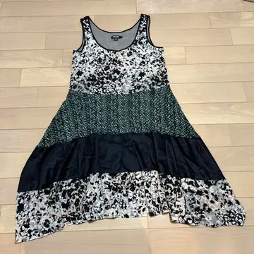 다나 캐런 뉴욕 슬리브리스 원피스 사이즈 S