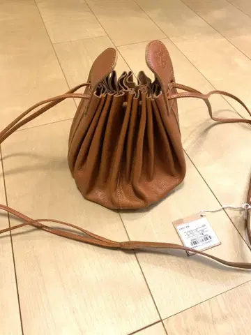 일비종떼 브라운 가죽 숄더백 미사용 새상품