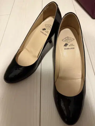 넘버 투엔티원 에나멜 블랙 23cm