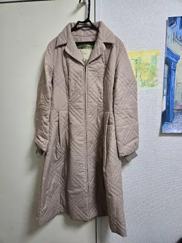 시빌라 Sybilla 베이지 퀼팅 롱 코트