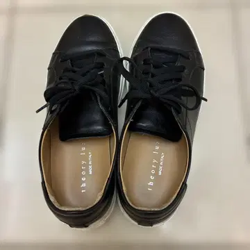 Theory luxe 가죽 신발