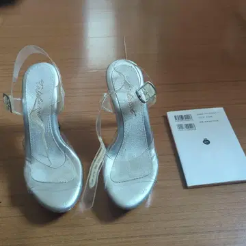 실버 오픈토 하이힐