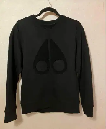 MOOSE KNUCKLES 블랙 크루넥 트레이닝복