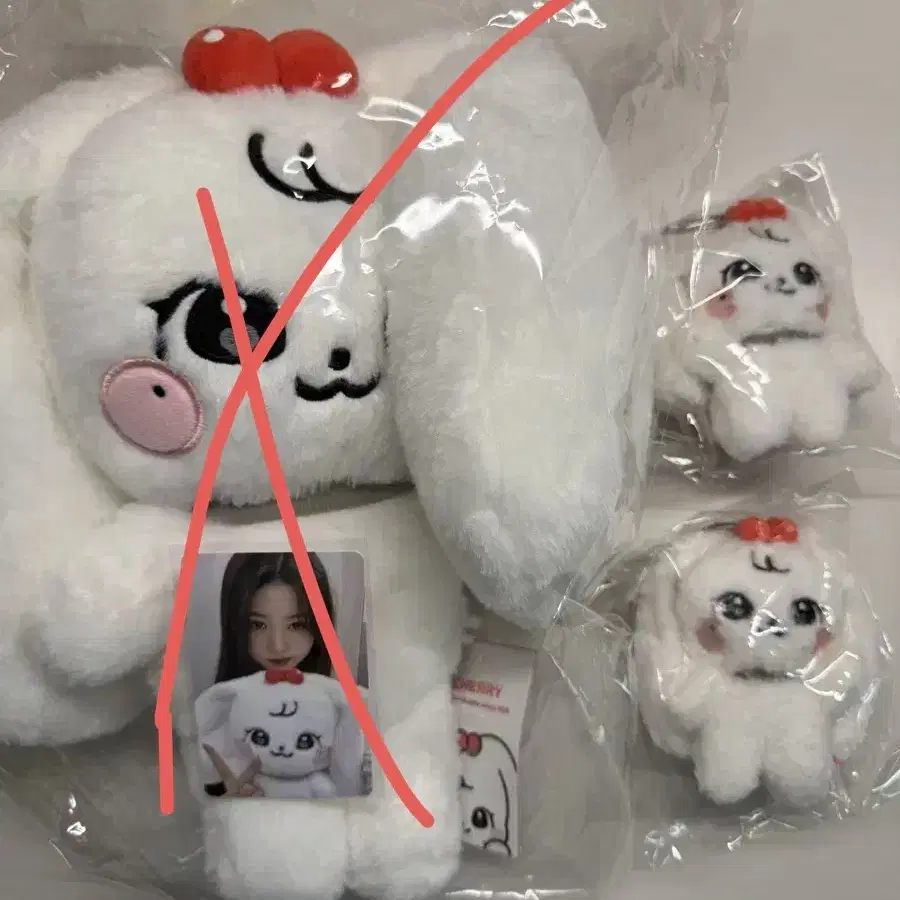 アイドル IVE minive FLUFFY PLUSH 30cm ver CHERRY IVE | 아이브 Ive minive Cherry Fluffy Plush 30cm including