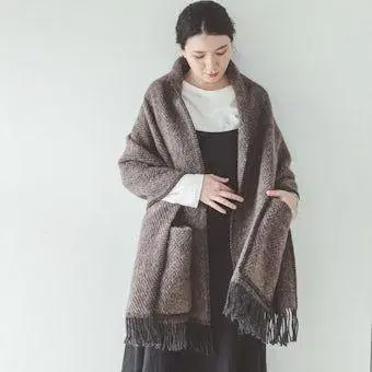 북유럽, 생활용품점 LAPUAN KANKURIT 포켓 부착 숄