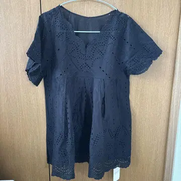 블랙 자수 블라우스 반팔