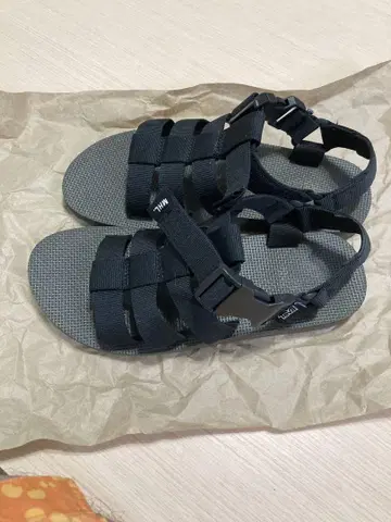 마가렛 호웰 MHL TEVA 콜라보 샌들