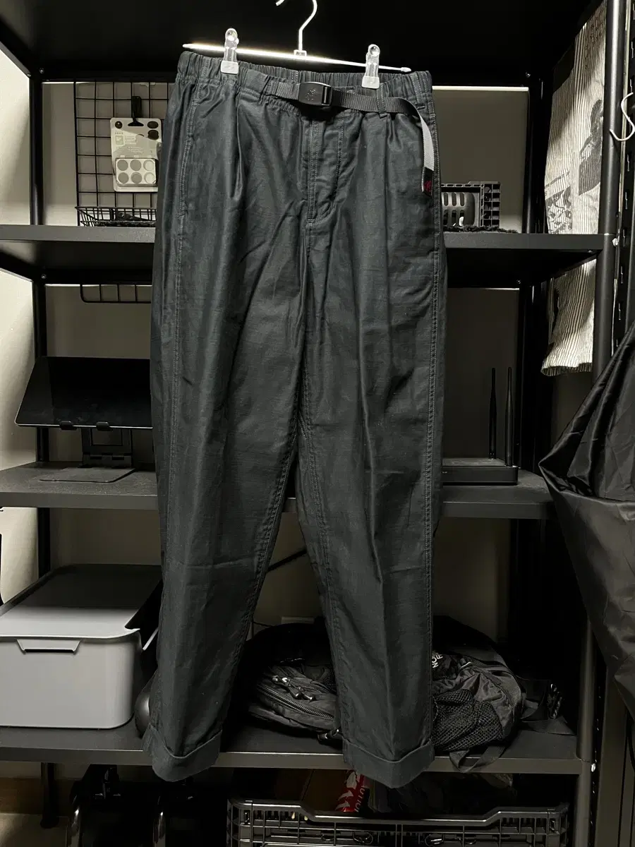 Gramicci Tuck Tapered Pants Back Satin Double Navy s