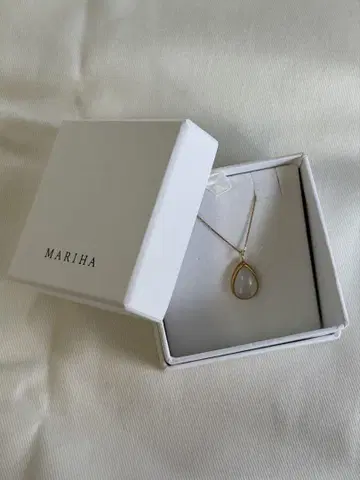 MARIHA 화이트 문스톤 눈물형 목걸이