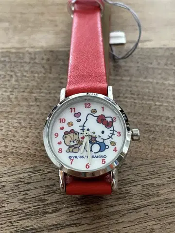 산리오 퓨로랜드 손목시계 헬로키티 빨간색 hello Kitty