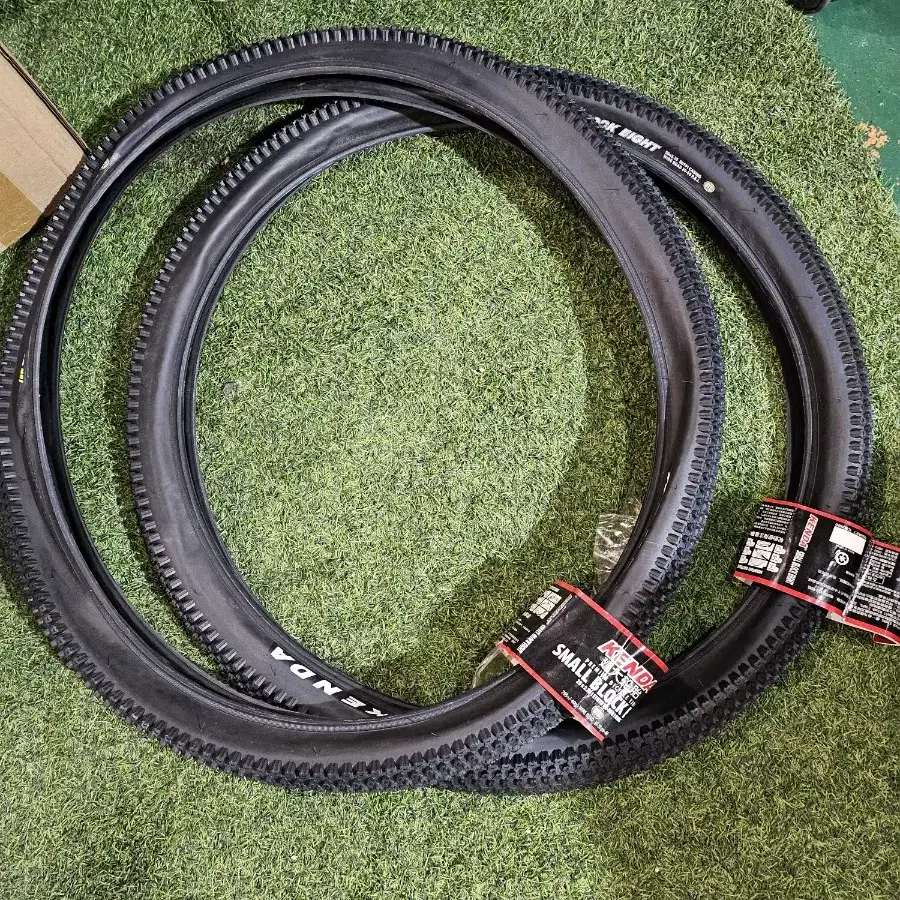 |ショコラ様送料込2023年製　ケンダ　ケネティカ　ECO　215/55R17 送料無料新品4本ケンダ ケネティカECO KR203 215/55R17 94V