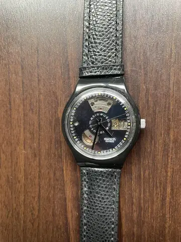 새상품급 스와치 Swatch 오토매틱 스켈레톤 모델 블랙 모션